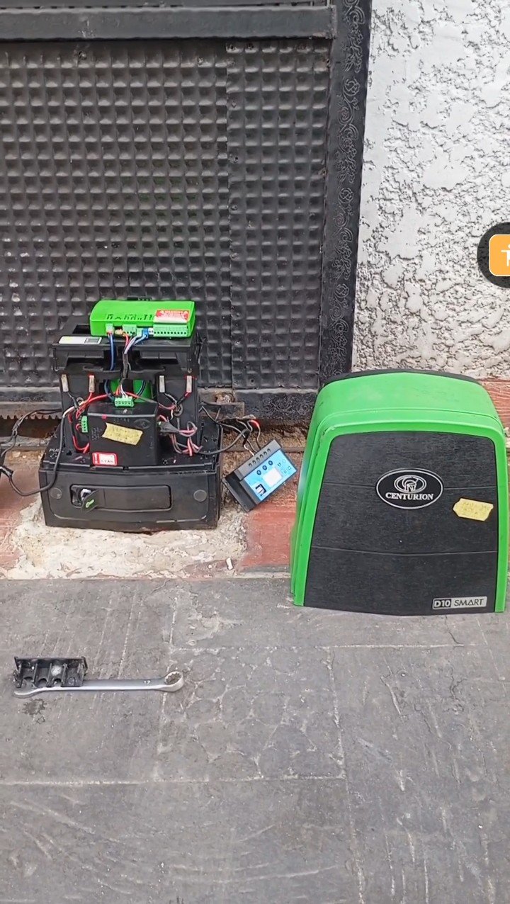 Electric fencing installation
